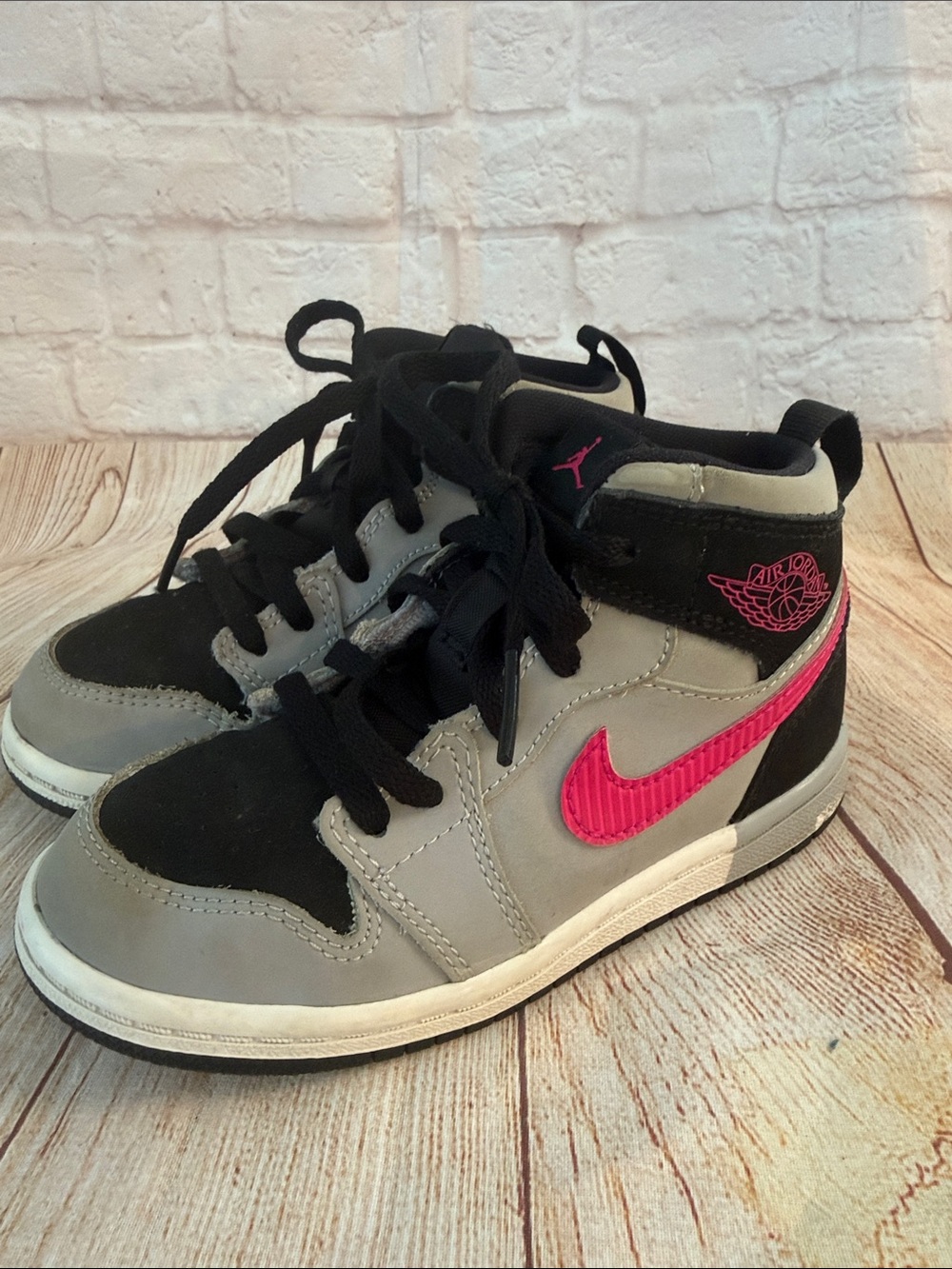 Nike Sneakers in Gray, Black, Pink - Size 9 Kids Jordan 1 Retro OG High Toddler